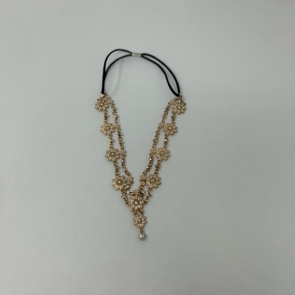 Elegant Gold Floral Necklace